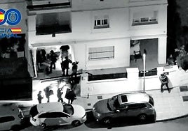 Police officers during the arrest of one of the suspects in the shooting at La Sala.