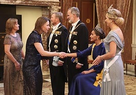 Queen Letizia remained seated for the official greeting.
