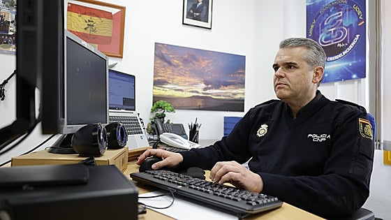 Andrés Román: 'Cybercriminals take advantage of human passions that make us extremely vulnerable'