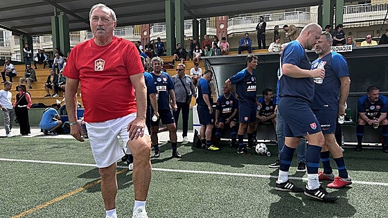 Watch as the taker of world's most famous football penalty replicates the magic in Fuengirola