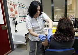 A pregnant woman receives whooping cough vaccine.