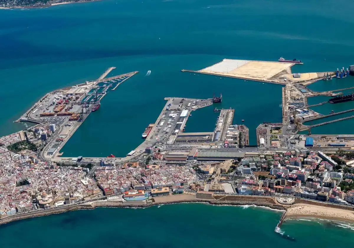 Historic moment awaits as Port of Cadiz prepares to lift a late 17th ...