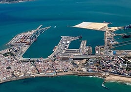 Aerial image of the Port of Cadiz and the new container terminal.