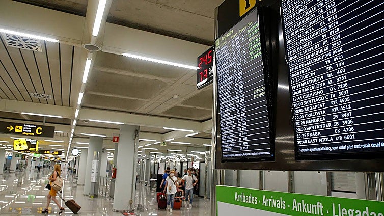 Young woman in intensive care after ingesting insects in coffee from a machine at Mallorca airport