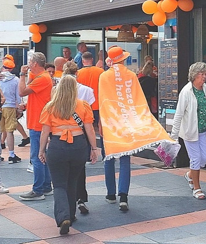 Imagen secundaria 2 - In the streets of Torremolinos.