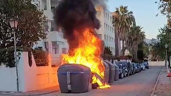 Man arrested for setting four rubbish containers and a motorbike alight in Marbella