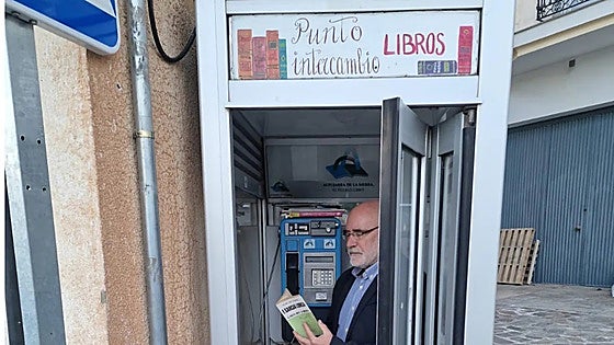 The retired doctor in Spain who has breathed new life into old telephone boxes as book exchanges