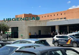 Police officers at Antequera hospital this Monday afternoon.