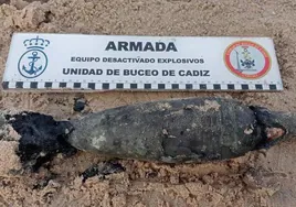 Spanish Navy's bomb squad deactivates 60-millimetre mortar shell found on Andalusian beach