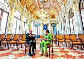 De la Torre and Vázquez, during their meeting in the Salón de los Espejos.