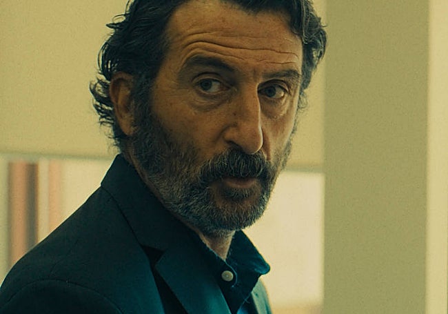 Luis Zahera plays a policeman following the trail of corruption.