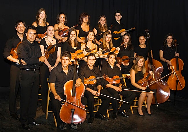 The founding musicians of the orchestra in 2009.