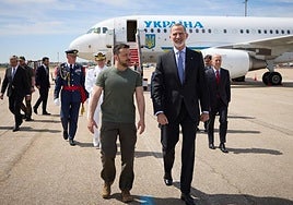 The King with Volodymyr Zelenski.