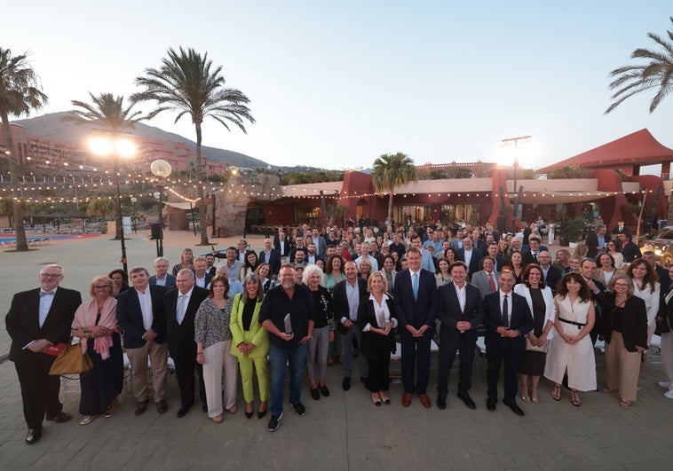 Group photograph of the event attendees this Tuesday evening in Benalmádena.