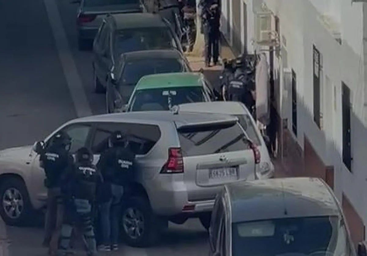 Heavily protected police officers at the scene this Tuesday morning.