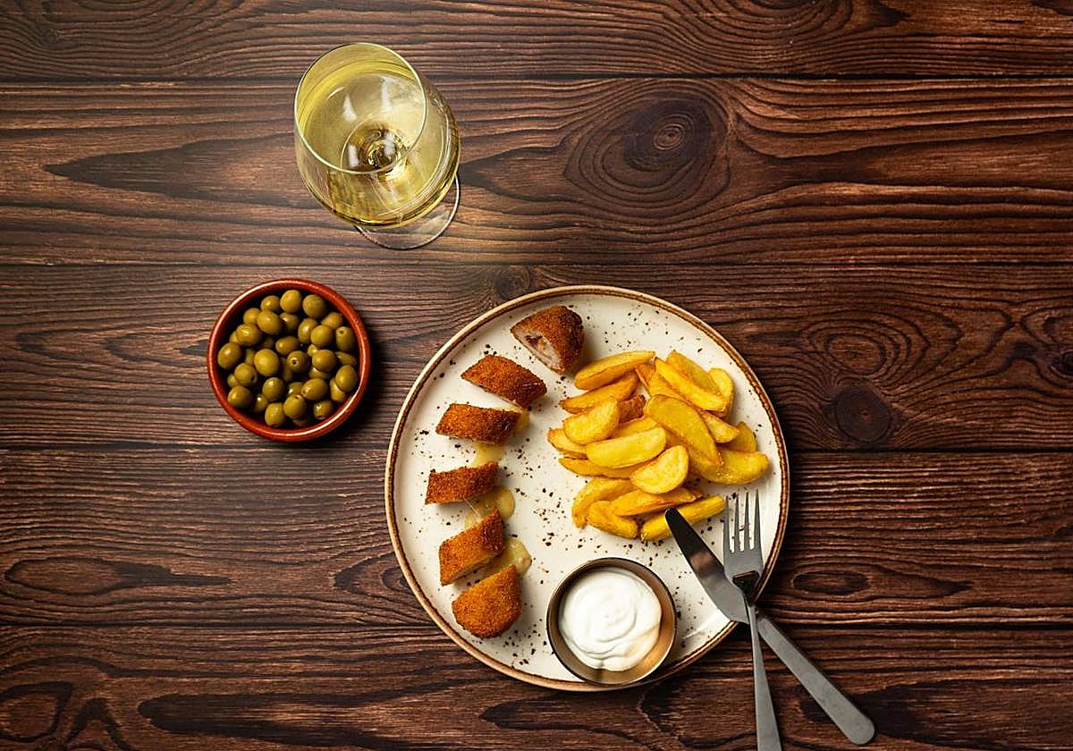 They offer Spanish cuisine dishes, such as flamenquín.