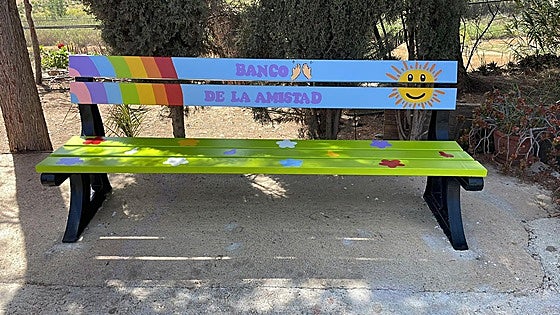 Cártama youngsters promote integration and coexistence with new friendship benches