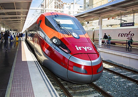 Foreign tourists account for half of all train travel bookings to main destinations in Spain