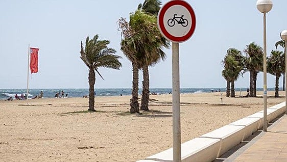 British and Polish tourists drown while trying to rescue two children on a beach in Spain