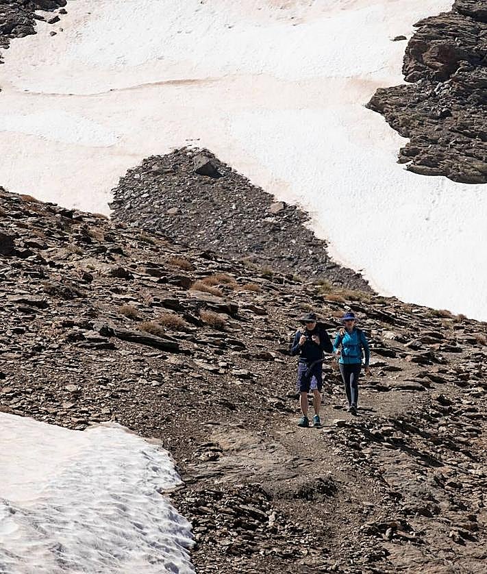 Imagen secundaria 2 - Photo special: These are the best places to see the snow thawing on Granada's famous Sierra Nevada mountain range
