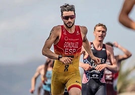 Alberto González competing in Cagliari.