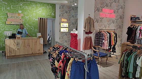 Cudeca charity shop in Estepona moves to bigger premises