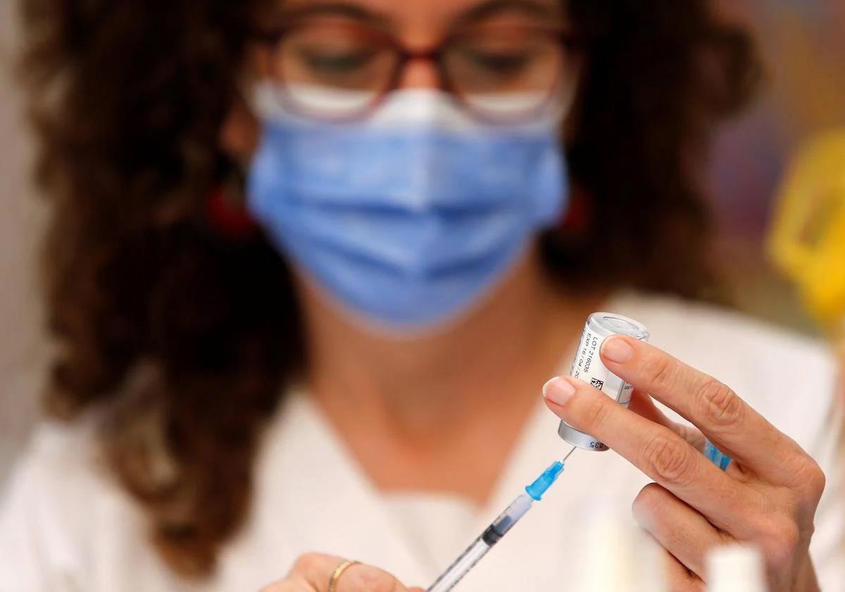 Pharmaceutical giant Moderna tests combined influenza and Covid-19 vaccine