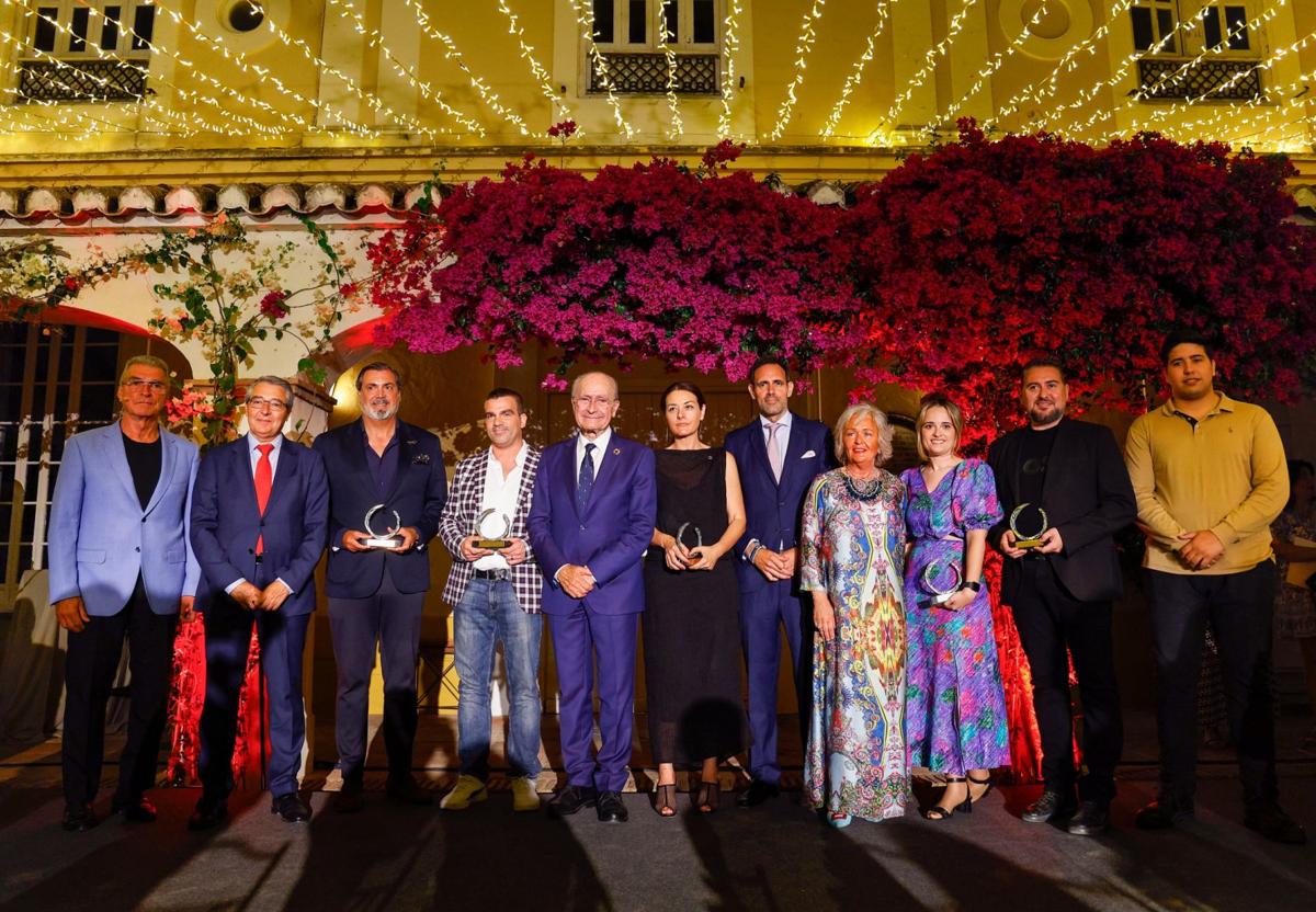 Group photo of the award winners at the end of the gala.