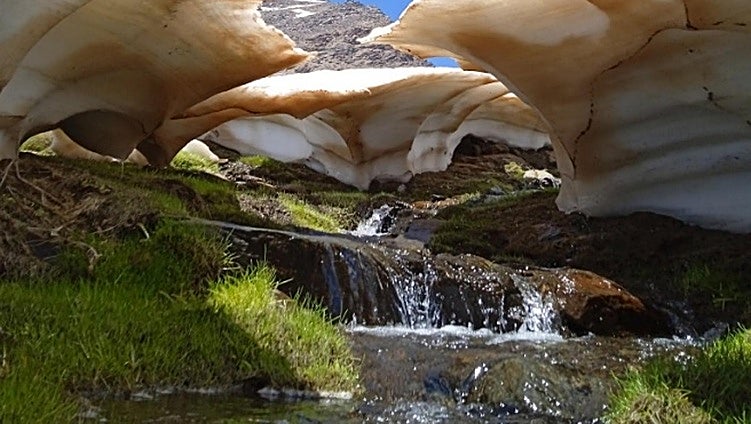 This is the spectacular image of the Sierra Nevada thaw that's gone viral on social media