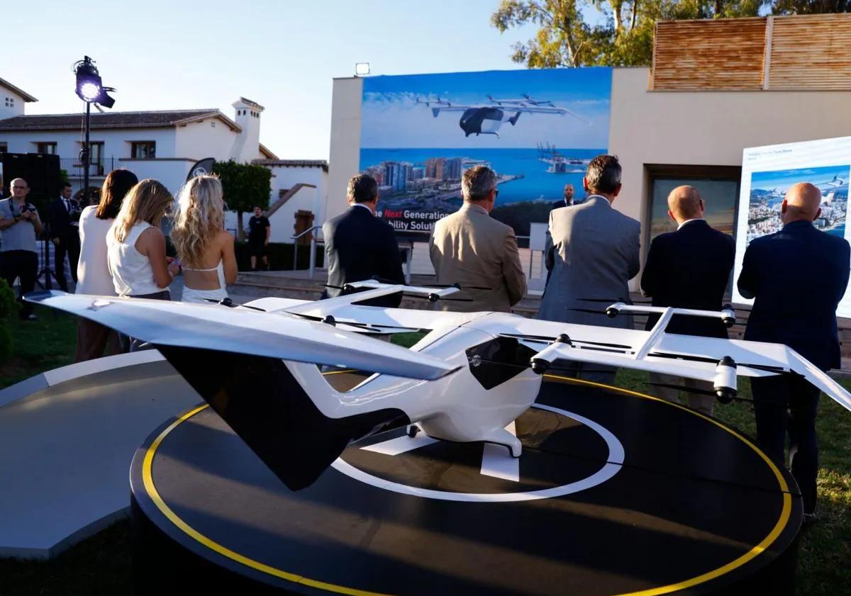 Imagen principal - Prototype of passenger drone fleet unveiled in Malaga: Flights to Marbella in 15 minutes for around 100 euros planned