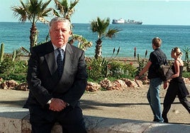 José Luis Martín Lorca, in front of one of Fuengirola's ML hotels.