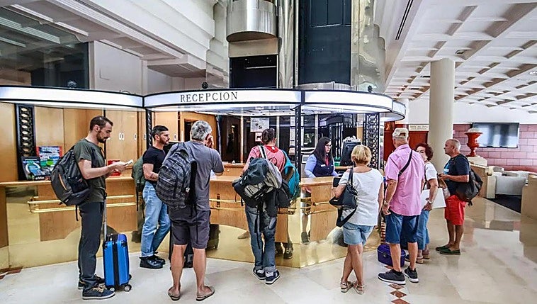 Foreign tourist boom causes hotel prices to soar in Spain