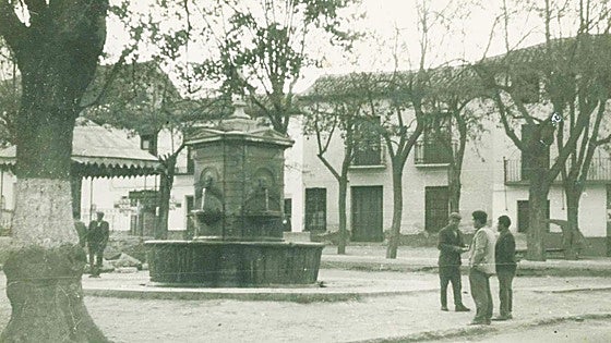 The village in Granada province where water from the Sierra Nevada flows through its river, fountains and springs
