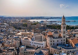 A panoramic view of the city of Bari with its key landmark being the cathedral.