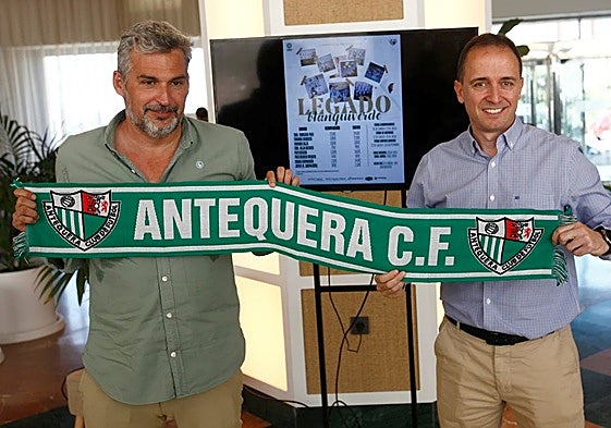 Club president Ángel González and general director Álvaro Pérez.