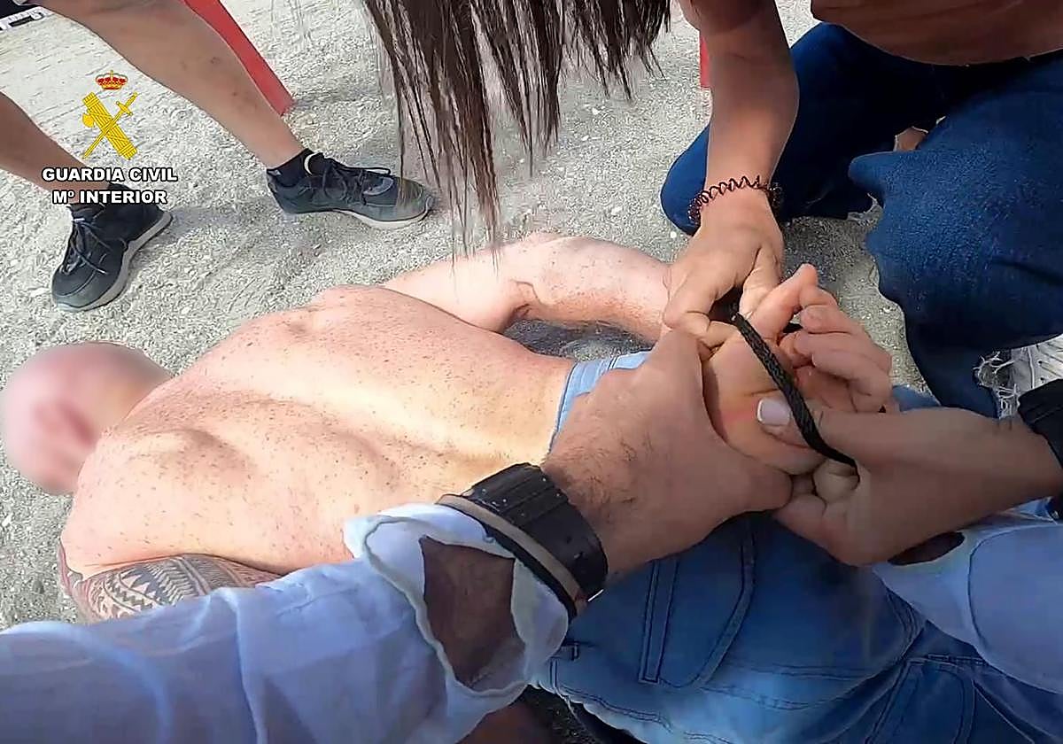 Video: Police arrest wanted Scottish man on popular Costa del Sol beach in connection with sexual assaults on two women