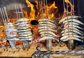 Sardines on skewers are available at La Lonja Malagueña seafood restaurant in Alhaurín de la Torre.