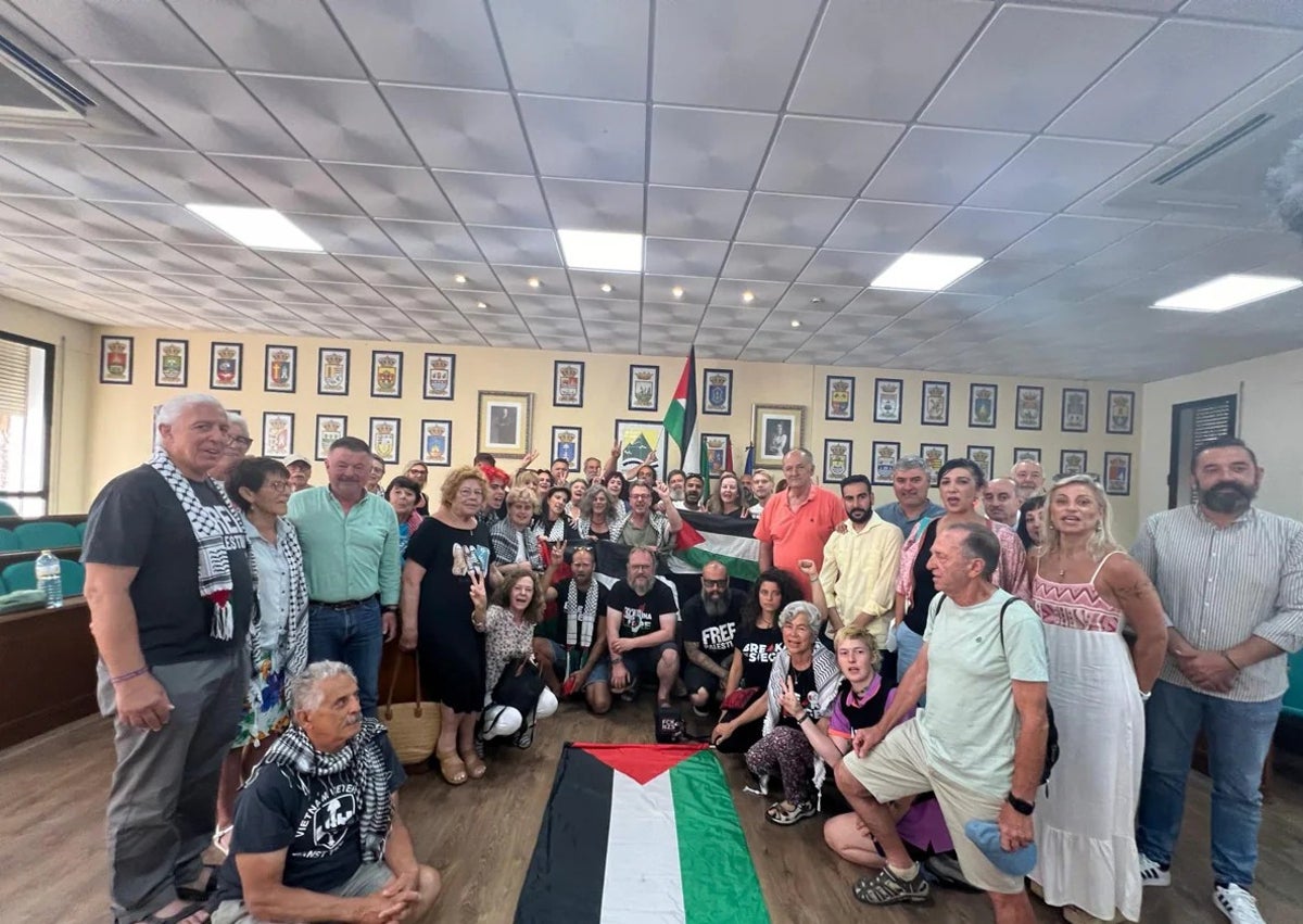 Imagen secundaria 1 - Photos from the Freedom Flotilla's visit to the Axarquía