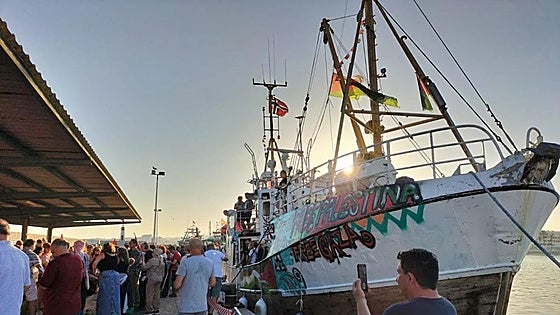Freedom Flotilla vessel calls in at Caleta de Vélez en route to Gaza