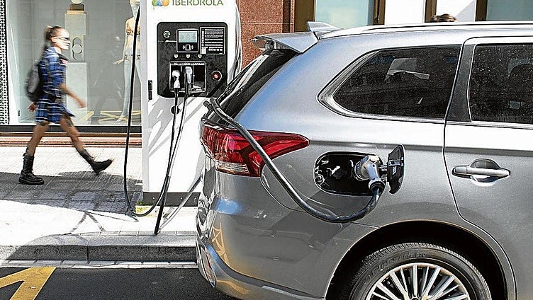 Sales of electric vehicles in Spain shot up by almost 50% in 2023, and this is why