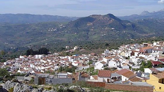 Body of young man who had been reported missing is found in Axarquía swimming pool