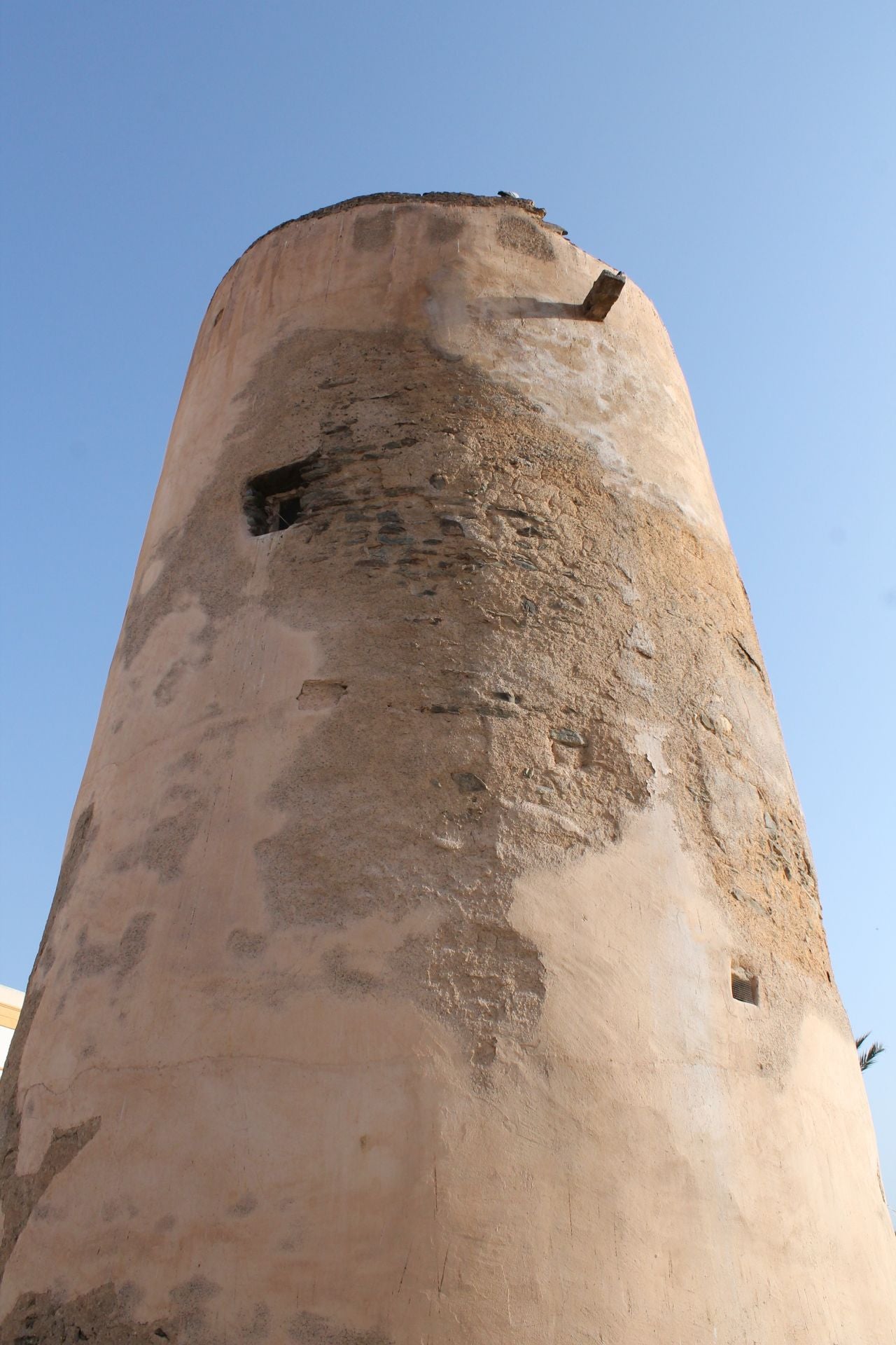 The watchtower that gives its name to the village.