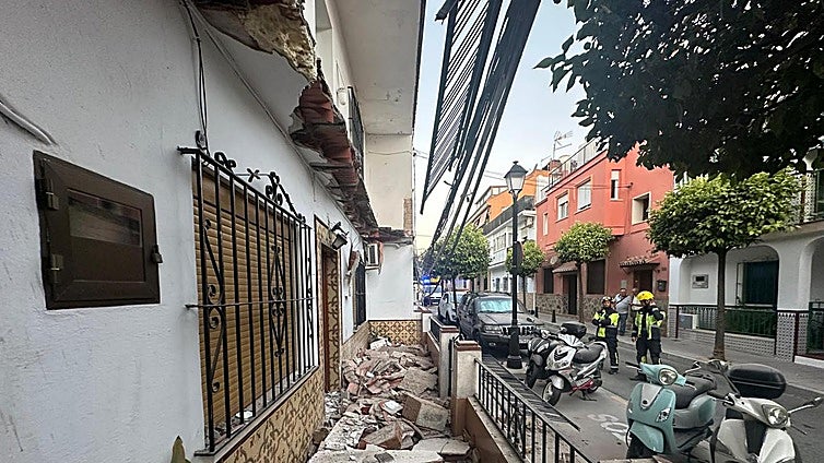 Seven families forced to leave their homes after balcony collapse in Fuengirola