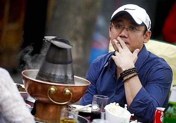Health ministry initiates law banning smoking on bar and restaurant terraces in Spain