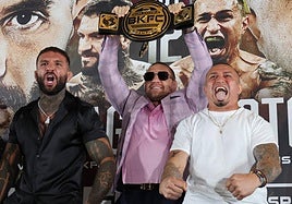 Conor McGregor (centre), during the presentation of the event.