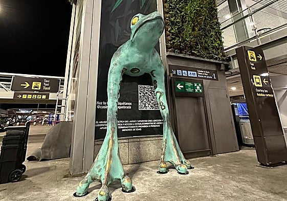 Passengers greeted to stroke of good luck when they land at Malaga Airport