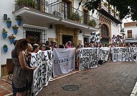 Hotel workers demonstrated outside the doors of Marbella town hall on Monday.