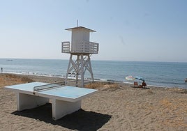 Between the native marine vegetation and the Mediterranean you can play table tennis.