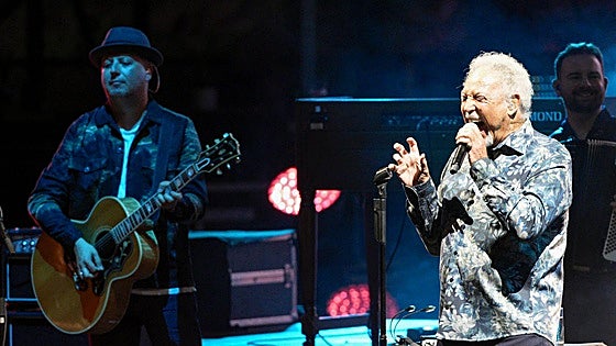 Tom Jones roars into action to offer a magical night of music at Starlite in Marbella
