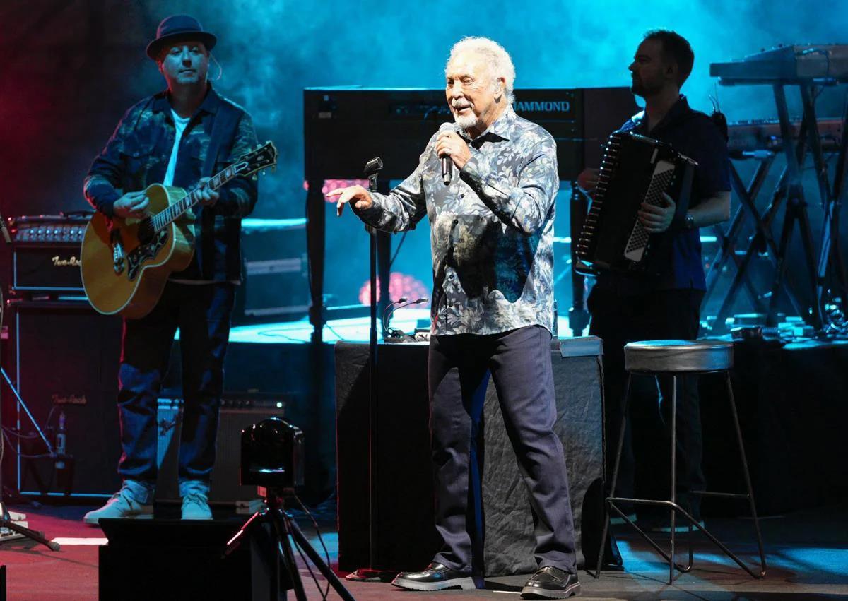 Imagen secundaria 1 - Tom Jones roars into action to offer a magical night of music at Starlite in Marbella